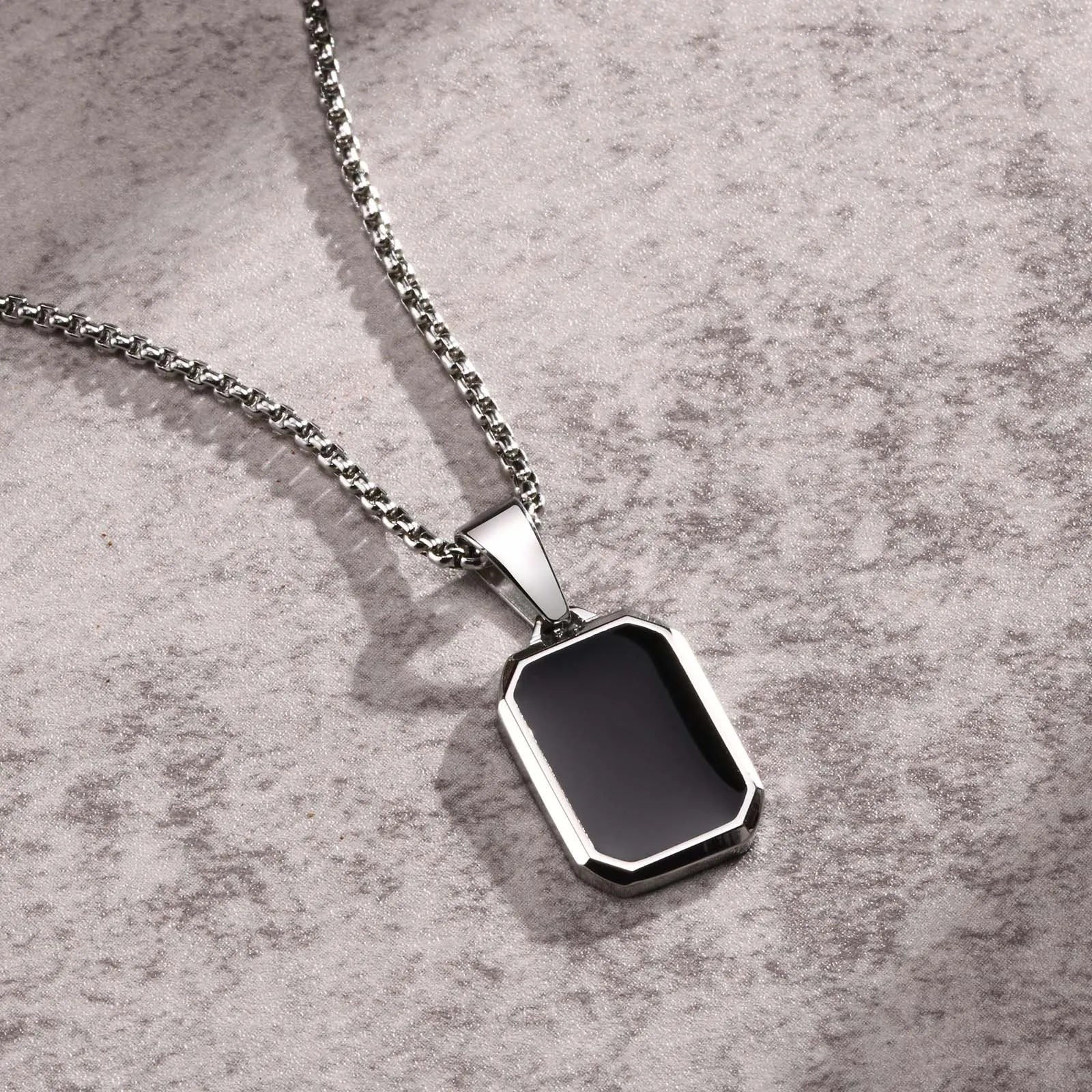 Colar Majestade Onyx: Elegância e Poder