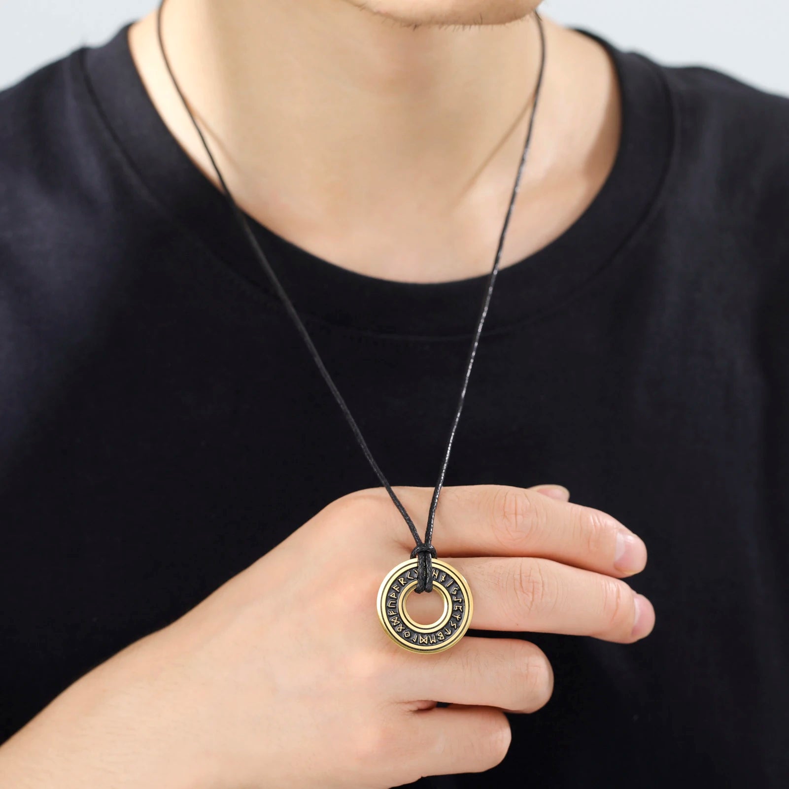LIKGREAT Vintage Nordic Rune Colares para Homens Aço Inoxidável Norse Runes Viking Jewerly Pagan Elder Futhark Pingente Amuleto