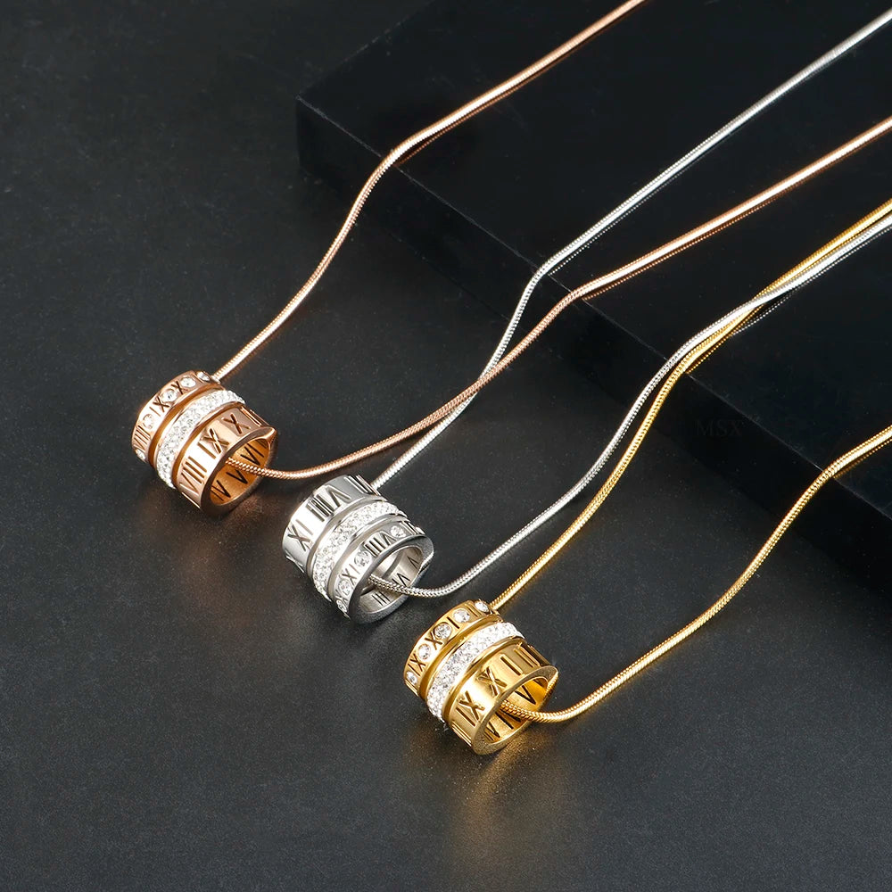 JOVO LOVE Colar de três camadas com algarismos romanos para mulheres e homens moda pingente de cristal de aço inoxidável gargantilha joias à prova d'água