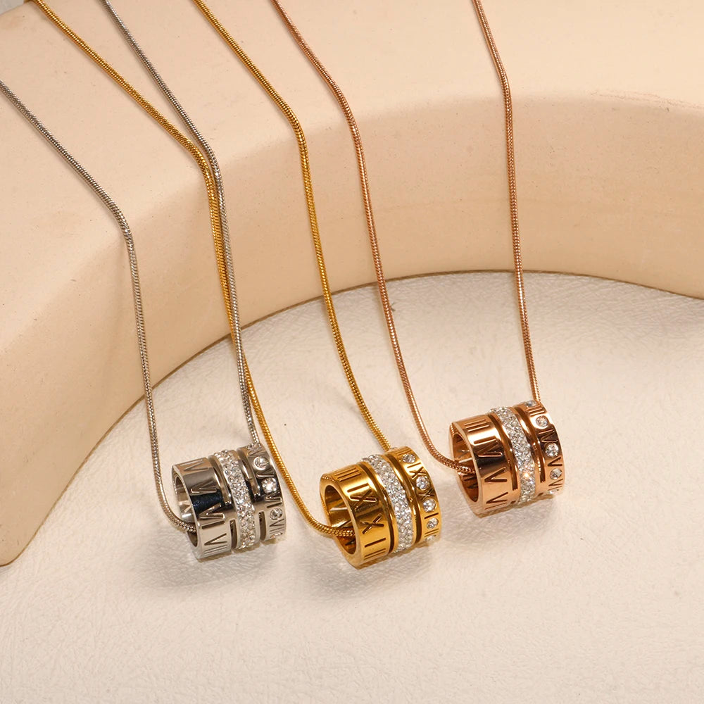 JOVO LOVE Colar de três camadas com algarismos romanos para mulheres e homens moda pingente de cristal de aço inoxidável gargantilha joias à prova d'água