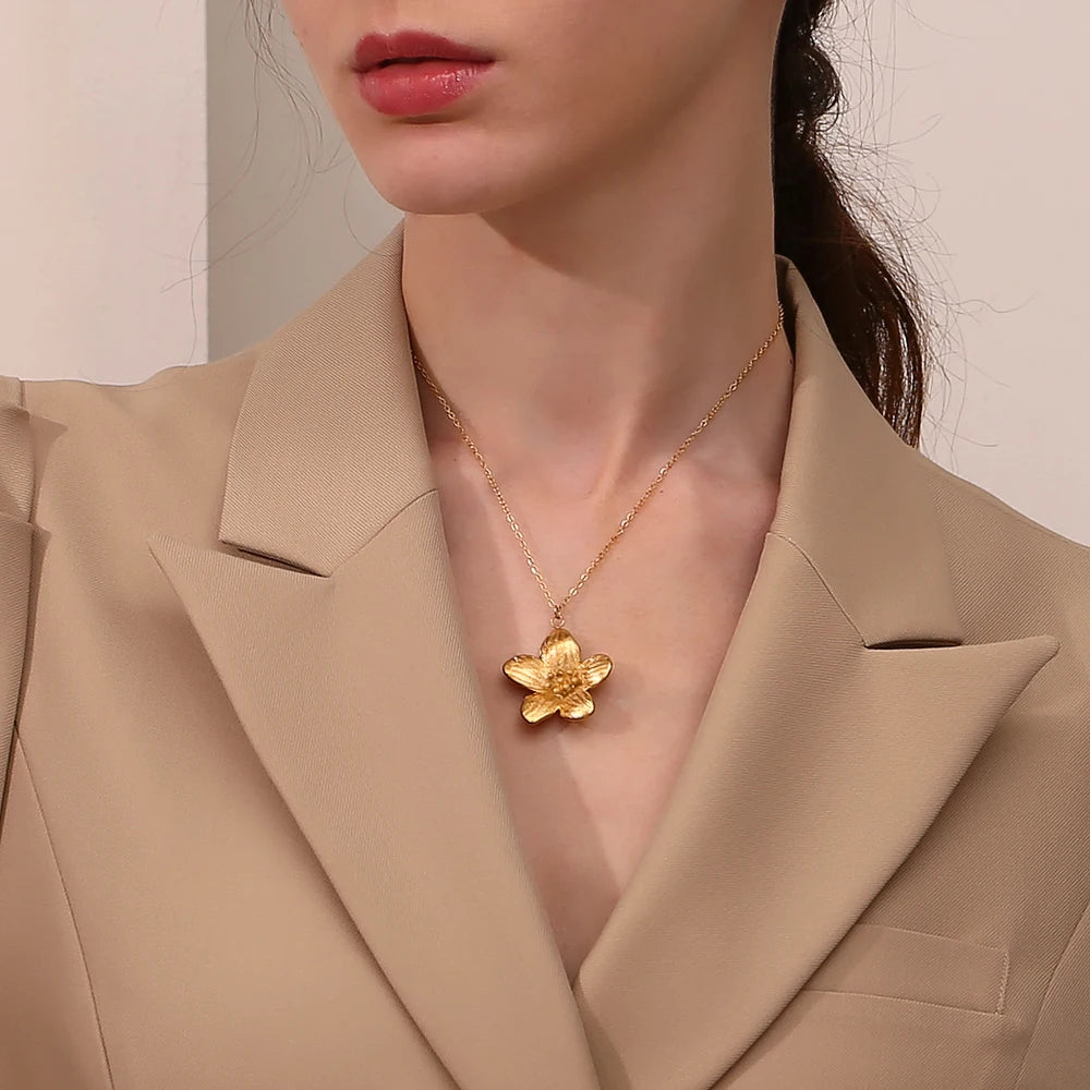La. Muses flor pingente de aço inoxidável colar feminino simples e elegante uso diário jóias presentes