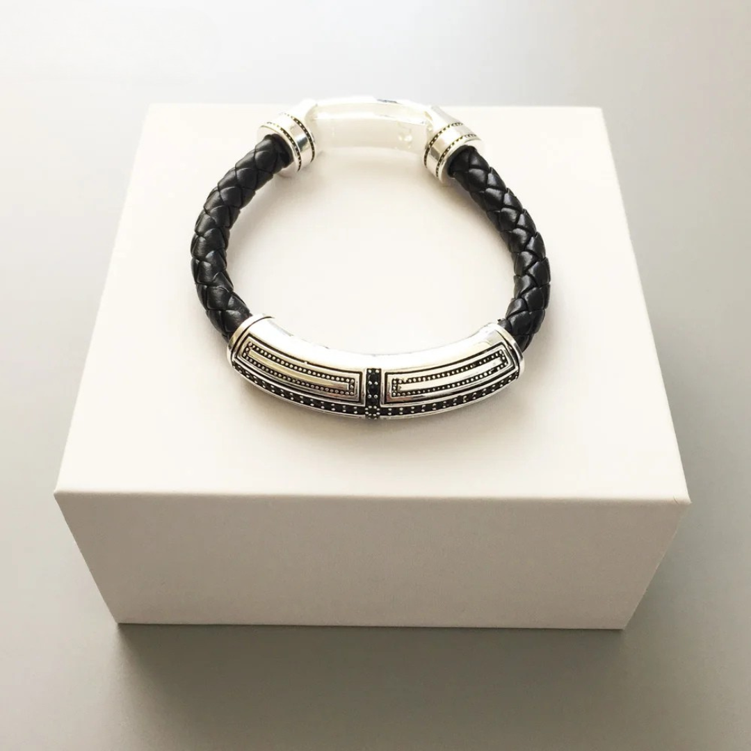 Pulseira Elegance Noir: Prata 925 e Couro Trançado