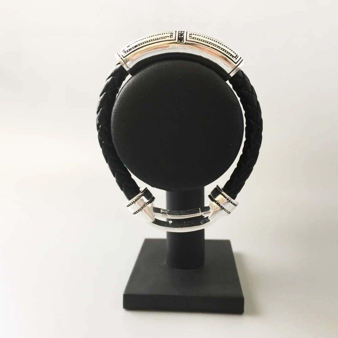 Pulseira Elegance Noir: Prata 925 e Couro Trançado
