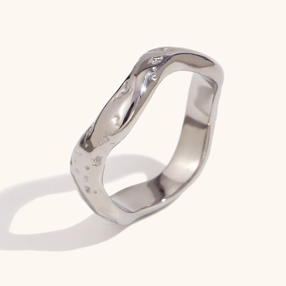 Anel Elegance Wave Luxo